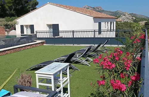 Aureille Casa | Maison Familiale à Piscine Privée Dans les Alpilles à Aureille Village Provençal