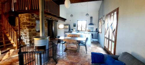 Silhac Casa | Maison familiale chaleureuse idéalement située