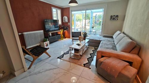 Cholet Casa | Maison Familiale Déco Vintage Jardin Parking Puy duFou
