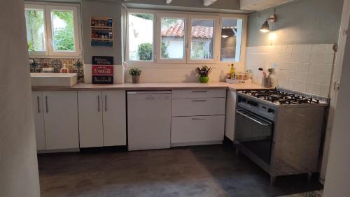 Moutiers-les-Mauxfaits Casa | Maison 3 chambres, bourg de Moutiers