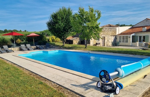 Saint-Georges-des-Agouts Casa | Maison Rossignol: Nr el río Gironda con NUEVA piscina climatizada en una ubicación idílica