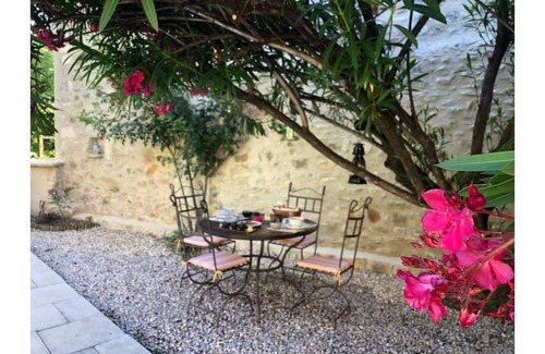Saint-Julien-de-Peyrolas Casa | Maison des Bourgades