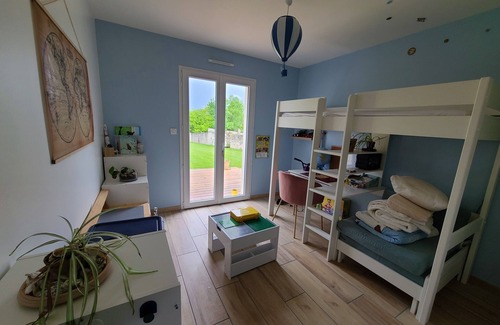 Saint-Pierre-de-Juillers Casa | Maison de Campagne Avec un Grand Jardin, une Belle Terasse et une Petite Piscine
