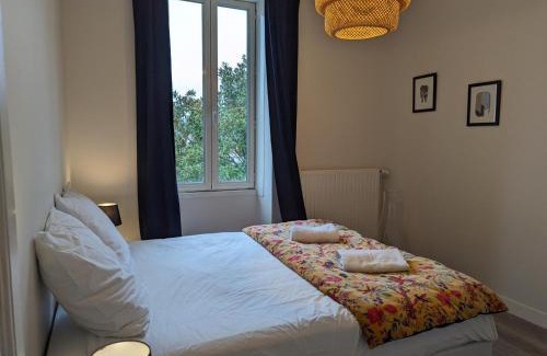 Saint-Yrieix-sur-Charente Casa | Maison spacieuse avec terrasse, proche CNDBI, idéale pour familles et événements, animaux acceptés. - FR-1-653-249