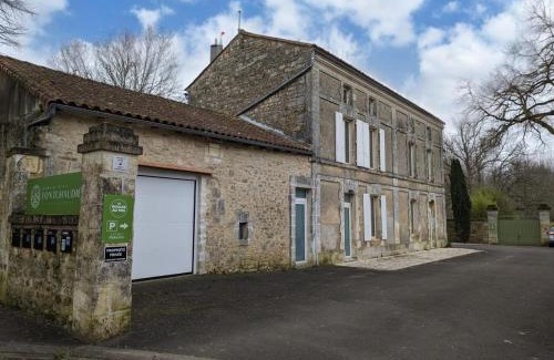 Saint-Yrieix-sur-Charente Casa | Maison spacieuse avec terrasse, proche CNDBI, idéale pour familles et événements, animaux acceptés. - FR-1-653-249