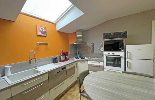 Saint-Mars-d'Egrenne Casa | Maison granit avec jardin privatif, plain-pied, 2 chambres, tout inclus, proche loisirs et nature - FR-1-497-190