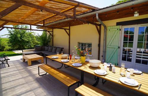 Lain Casa | Maison Héléna by hellofriends, au vert, piscine, padel