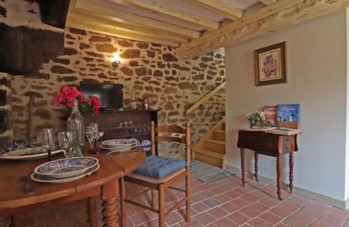 La Carneille Casa | Maison historique arborée avec jardin et étang privés, idéale pour un couple - FR-1-497-135