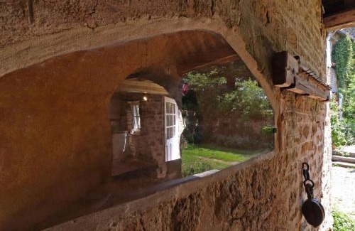 La Carneille Casa | Maison historique arborée avec jardin et étang privés, idéale pour un couple - FR-1-497-135