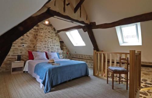 La Carneille Casa | Maison historique arborée avec jardin et étang privés, idéale pour un couple - FR-1-497-135