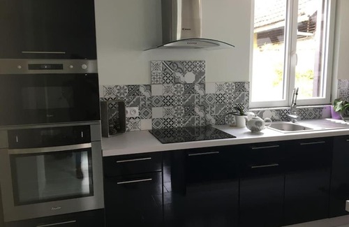Saint-Parres-aux-Tertres Casa | Maison Indépendante avec terrasse, jardin et petit déjeuner