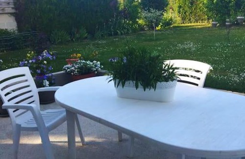 Saint-Parres-aux-Tertres Casa | Maison Indépendante avec terrasse, jardin et petit déjeuner