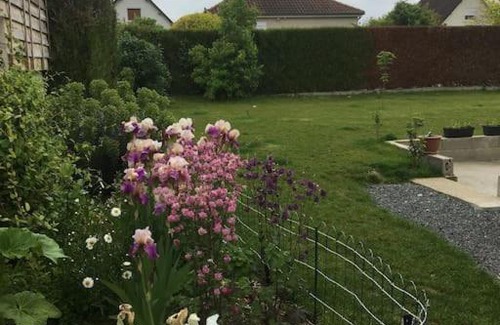 Saint-Parres-aux-Tertres Casa | Maison Indépendante avec terrasse, jardin et petit déjeuner