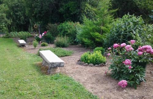 Bransat Casa | Maison Indépendante avec Grand Jardin et Cheminée, Proche Saint Pourçain - Confort et Tranquillité - FR-1-489-38
