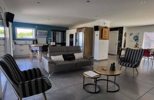 Change Casa | Maison Individuelle au Calme Avec Piscine à 15 Minutes du Centre Ville du Mans