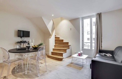 Bordeaux City Centre Apartamento | Maison Ingwê - Appartment for 6 in Place Gambetta