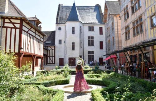 Old Town Casa | Maison Juvénal des Ursins