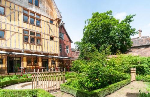 Old Town Casa | Maison Juvénal des Ursins