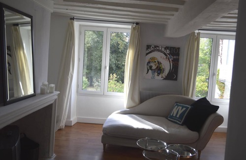 Saint-Jean-le-Blanc Casa | Maison l'Amérique le da la bienvenida a una de sus habitaciones. Los perros también son bienvenidos.