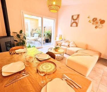 Fives Casa | Maison Langevin 2-Bedroom House with Cozy Garden & Patio