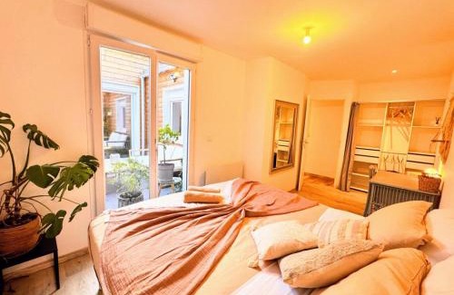 Fives Casa | Maison Langevin 2-Bedroom House with Cozy Garden & Patio