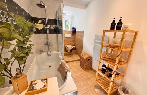 Fives Casa | Maison Langevin 2-Bedroom House with Cozy Garden & Patio
