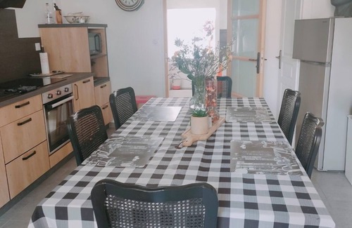 Le Merzer Casa | Maison Le Merzer, 5 Personnes, Sans Vis-à-vis, au Coeur D'un Village Breton