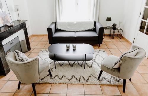 La Fleche Casa | Maison Madeleine, Charmante Maison de Cœur de Ville Avec Extérieur, 12 Personnes