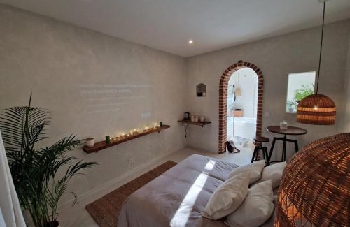 Anzin Cama Y Desayuno | Maison Marceau Suite and SPA