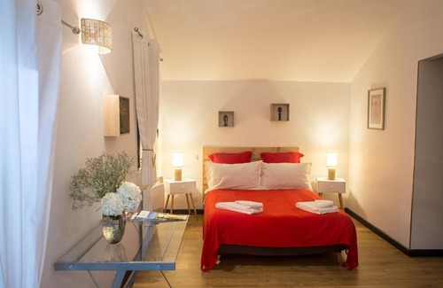 Le Burgaud Cama Y Desayuno | MAISON MAUPAS Chambre Rouge