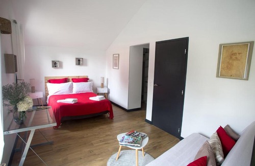 Le Burgaud Cama Y Desayuno | MAISON MAUPAS Chambre Rouge