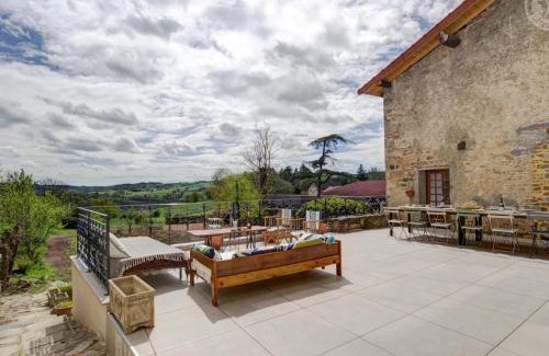 Saint-Symphorien-de-Lay Casa | Maison mitoyenne spacieuse avec jardin, terrasse et internet - FR-1-496-312