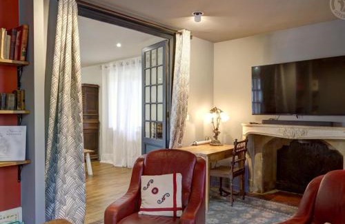 Saint-Symphorien-de-Lay Casa | Maison mitoyenne spacieuse avec jardin, terrasse et internet - FR-1-496-312