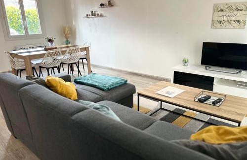 Sainte-Savine Apartamento | Maison Mitoyenne avec cour + parking