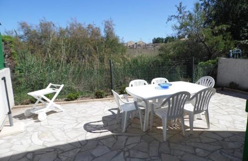Marseillan Plage Casa | Maison mitoyenne duplex avec terrasse, garage et parking, proche plage, équipée pour 4 à 6 personnes - FR-1-326-385