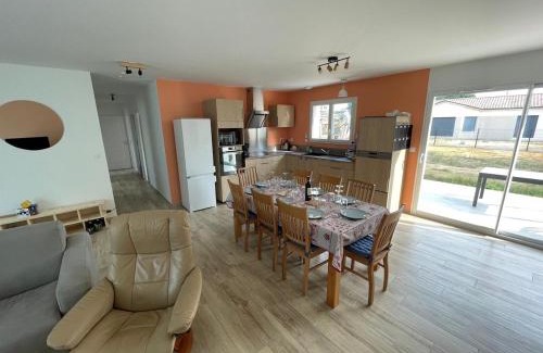 Lesparre-Medoc Casa | Maison neuve vue sur l'ancien moulin du Médoc
