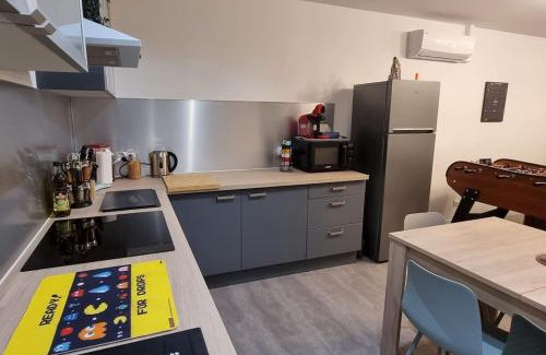 Saint-Seurin-sur-l'Isle Casa | Maison " Pac-Man" climatisée - entre collègues, amis, famille - barbecue - Netflix - Prime - Baby foot 50cts