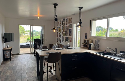 Cussac-Fort-Medoc Casa | Maison Petite Escapade 4p View over vineyards Private Jacuzzi all year round