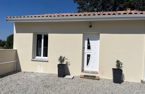 Cussac-Fort-Medoc Casa | Maison Petite Escapade 4p View over vineyards Private Jacuzzi all year round