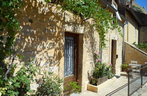 Les Eyzies Casa | Maison Pittoresque Dans Petite rue au Calme Sous les Rochers