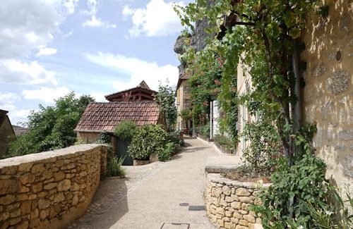 Les Eyzies Casa | Maison Pittoresque Dans Petite rue au Calme Sous les Rochers