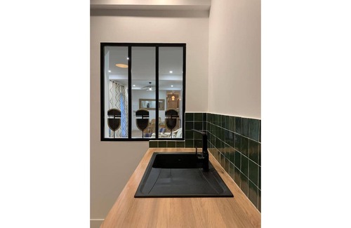 Troyes Casa | Maison Porte du Bouchon: Private Jacuzzi SPA!