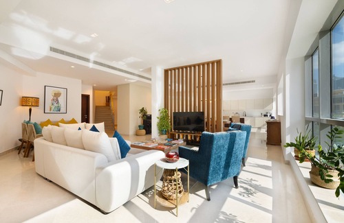 Dubai Marina Villa | Maison Privee - Stunning 3-Floor Villa w/ Kids Room and Rooftop Terrace over Dubai Marina
