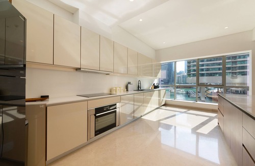 Dubai Marina Villa | Maison Privee - Stunning 3-Floor Villa w/ Kids Room and Rooftop Terrace over Dubai Marina