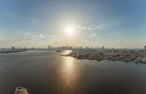 Dubai Apartamento | Maison Privee - Trendy Apt on the Creek w/Superb Dubai Skyline Vw