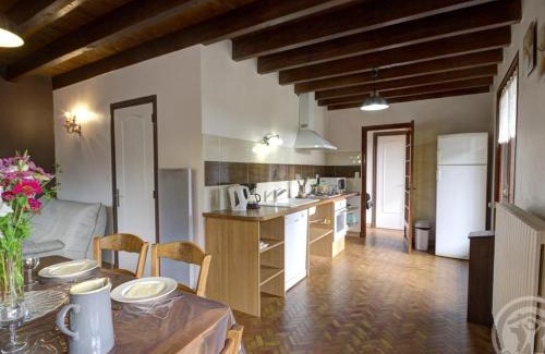 Les Salles Casa | Maison rénovée, 2 chambres, jardin, animaux acceptés, internet, barbecue - FR-1-496-161