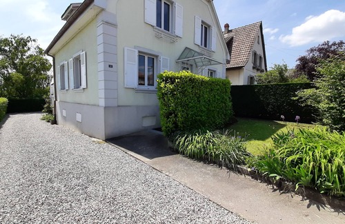 Eguisheim Casa | Maison Rénovée Avec Cour Privative Espace Barbecue et Terrasse