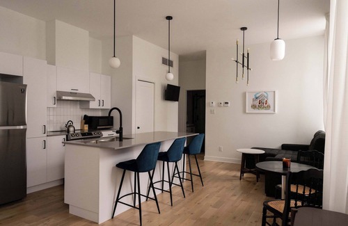 Old Montreal Apartamento | Maison Rasco - Two-bedroom queen size bed suite
