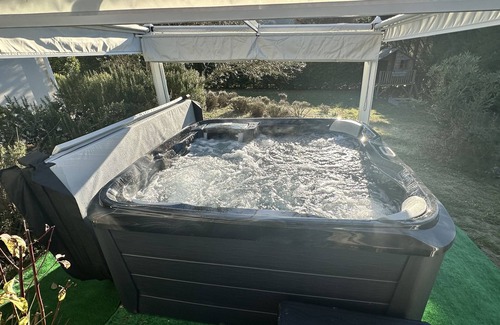 Lacroix-Falgarde Casa | Maison Romantique ou Familiale Avec Jacuzzi, Sauna, Salle de Cinéma, Babyfoot