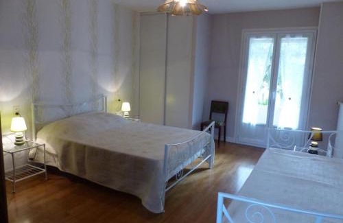Saint-Pourcain-sur-Sioule Casa | Maison spacieuse avec jardin clos, piscine privative et sauna, proche centre de Saint-Pourçain - FR-1-489-60